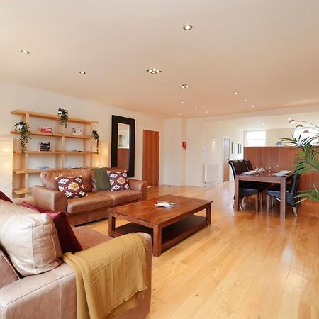 Joivy Spacious 2 Bed,2 Bath Flat, Free Parking And Rooftop Terrace Edinburgh Dış mekan fotoğraf