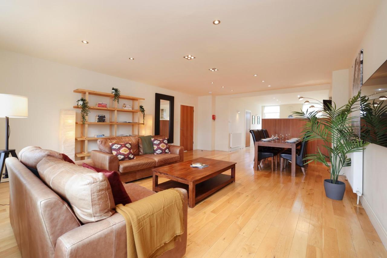 Joivy Spacious 2 Bed,2 Bath Flat, Free Parking And Rooftop Terrace Edinburgh Dış mekan fotoğraf